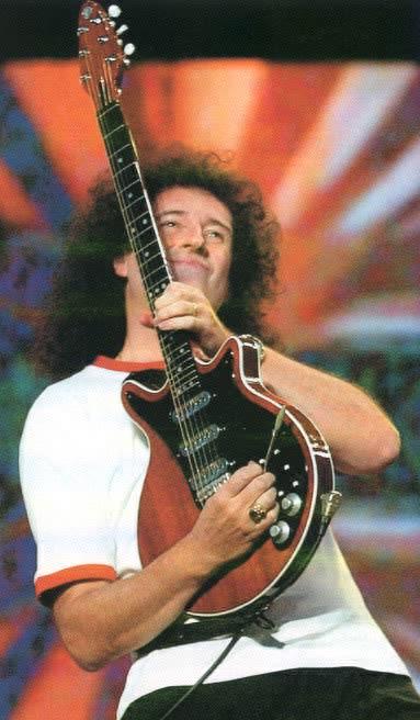Classic pose with the Red Special