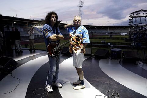 Bri and Rog... nice shirts!