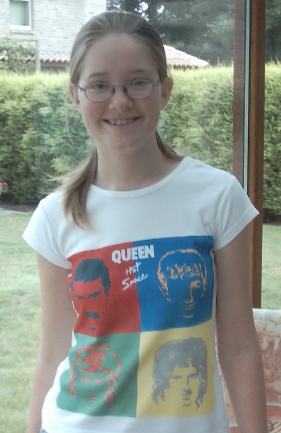 This is my selfmade t-shirt. I made it by airbrush