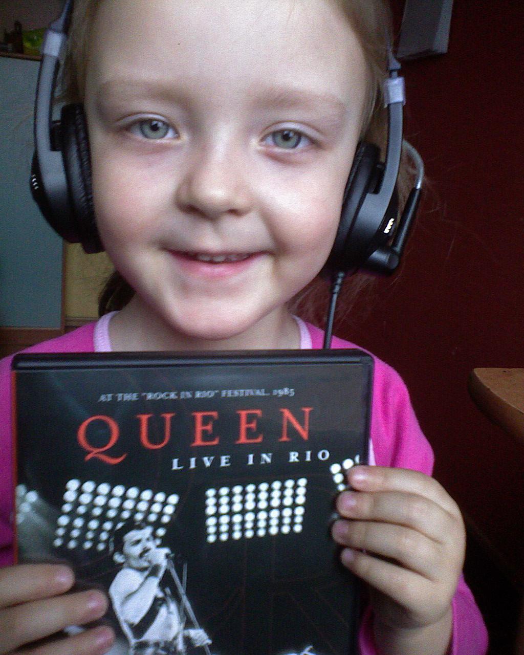 little queen fan :)