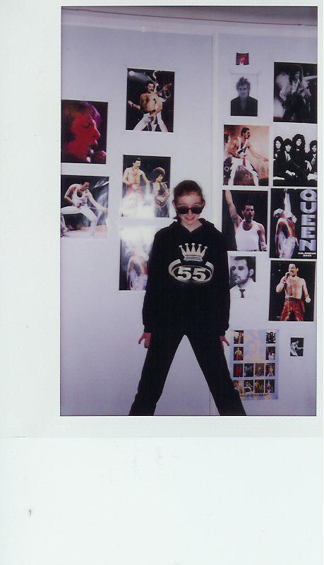 it's me in my bedroom with the same sun glasses as roger!