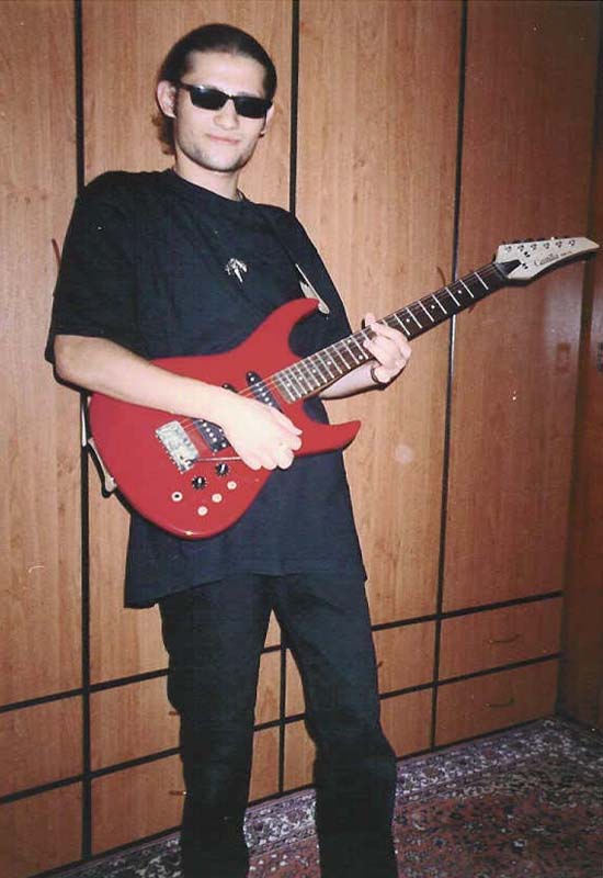 I know I ain't a cool guitar player