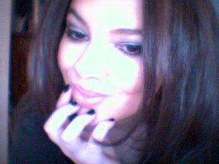 LeahLurex...so sad her eyes...smiling dark eyes.....