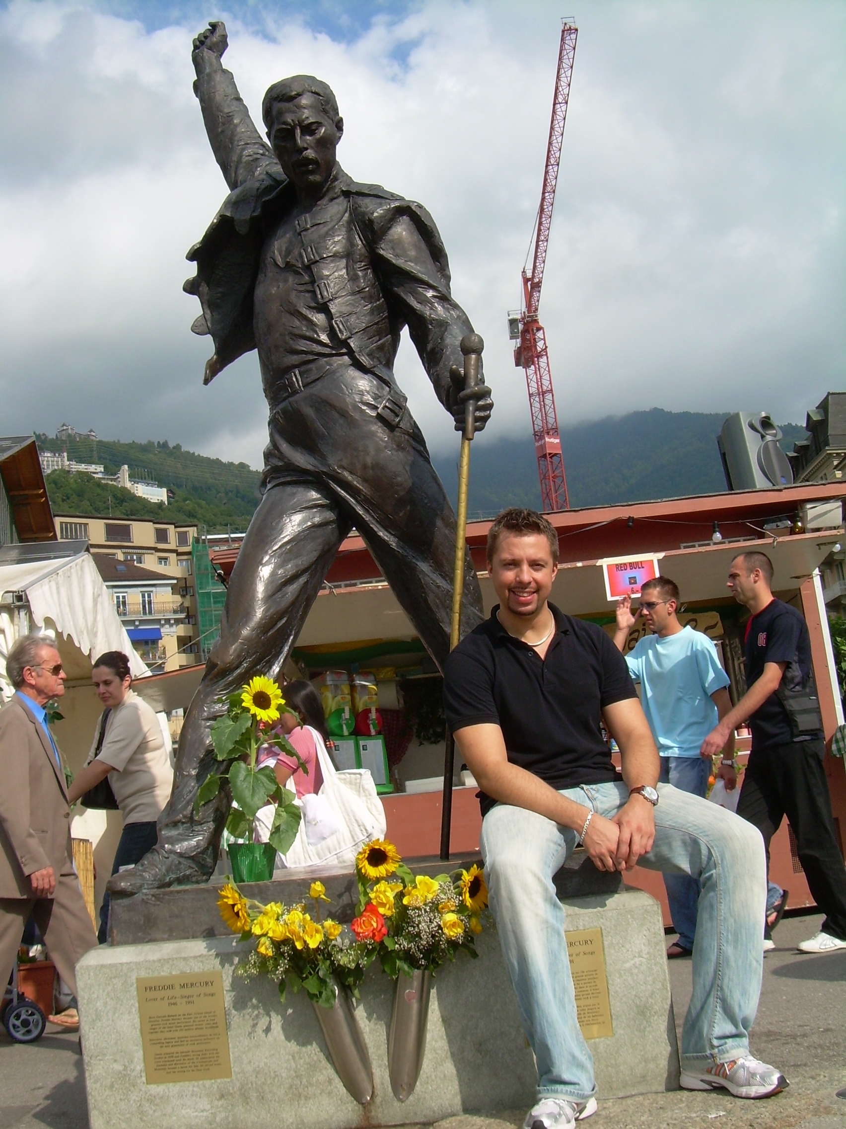 Me at the statue in Montreux august 2007