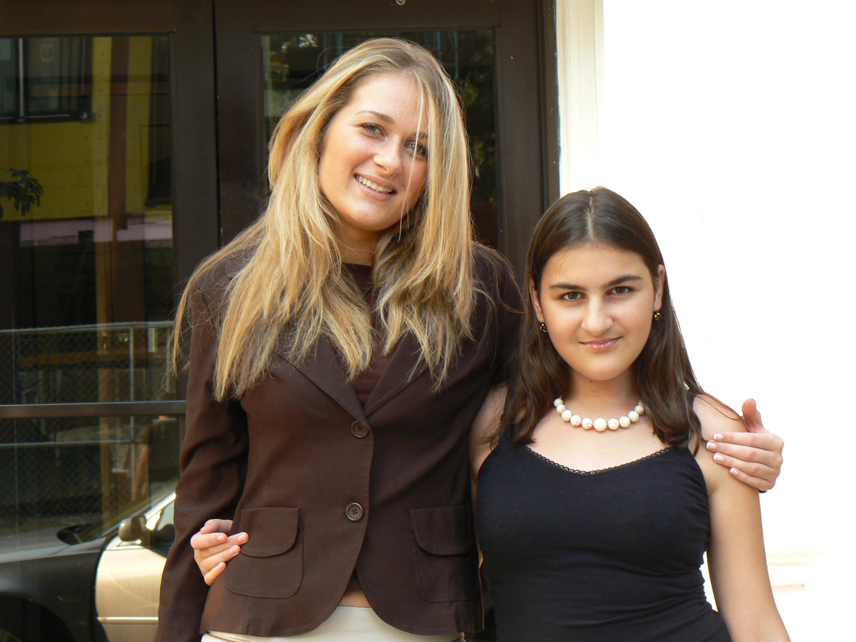 ME! im th eshorter one w/ the brown hair
