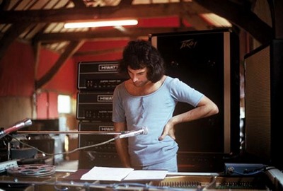 Freddie in studio (full picture/rare)