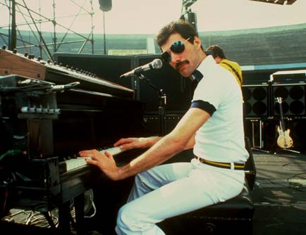 Freddie play the piano! WOW!