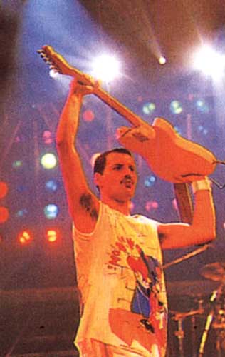 Freddie at wembley 86.