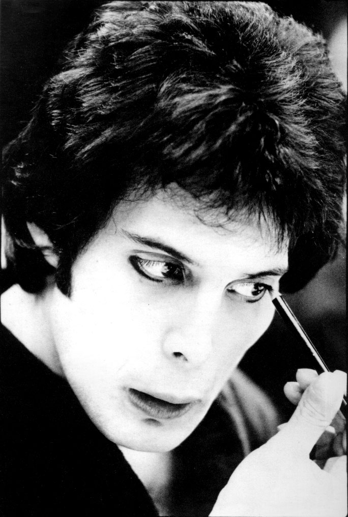 Applying Eye Liner