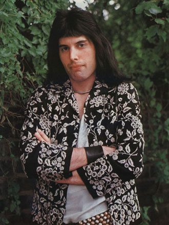 Freddie.........linda pose...