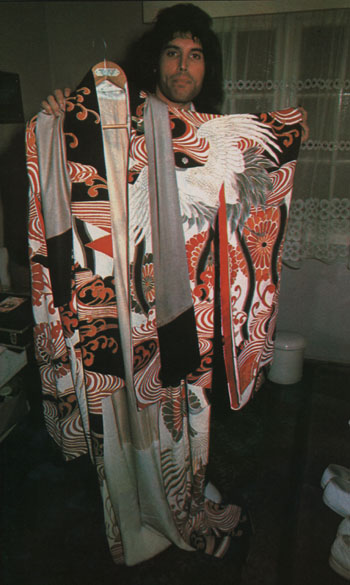 Freddie con kimono....