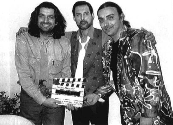 freddie en la filmacion de headlong!!!!