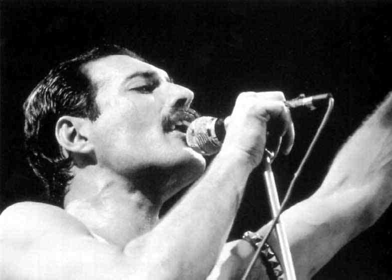 Freddie singing his heart out!