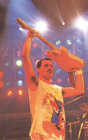 Freddie on the Magic Tour