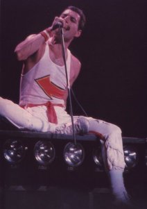 sitting on the...lights ?!!!