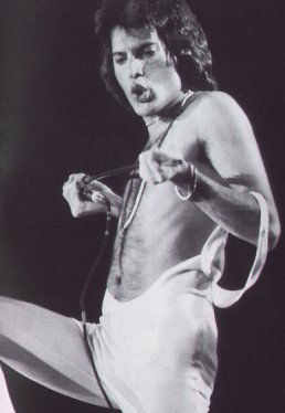  he's so sexy!!!!!!