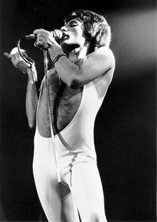 very beautiful pic of Freddie, 1976