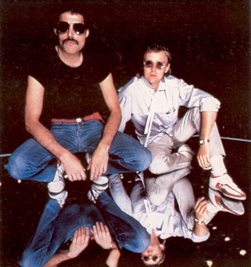 Both are cute on this pic !