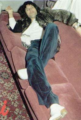 Freddie Lieing on a cough, *come hither*