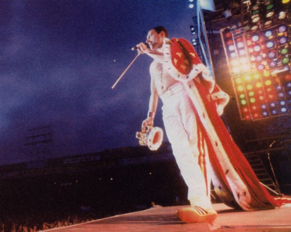 Freddie at the end of a Magic Tour gig