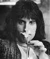 freddie con una florecita!!