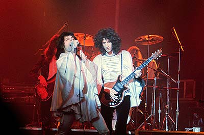 Brian & Freddie at Madison Square Garden 1975 (?)