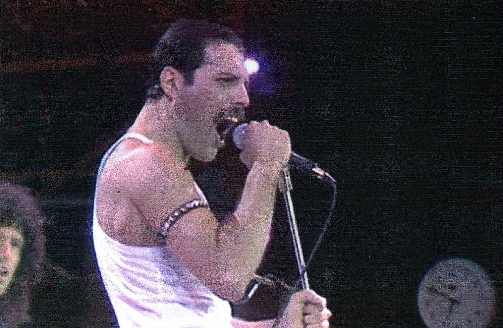 Freddie at his best- Live Aid
