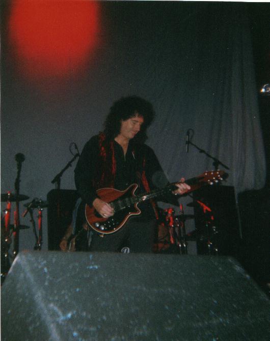 Queen at Freddie Mercury Tribute - 24 Nov 2001 (2)