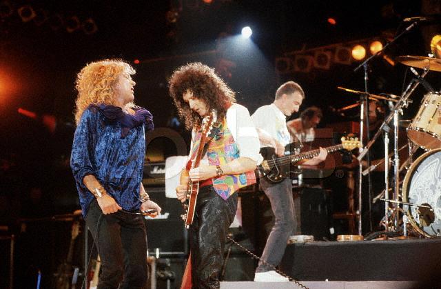 Robert Plant at the tribute