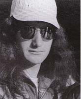 con sus lindas gafas