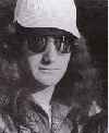 con sus lindas gafas