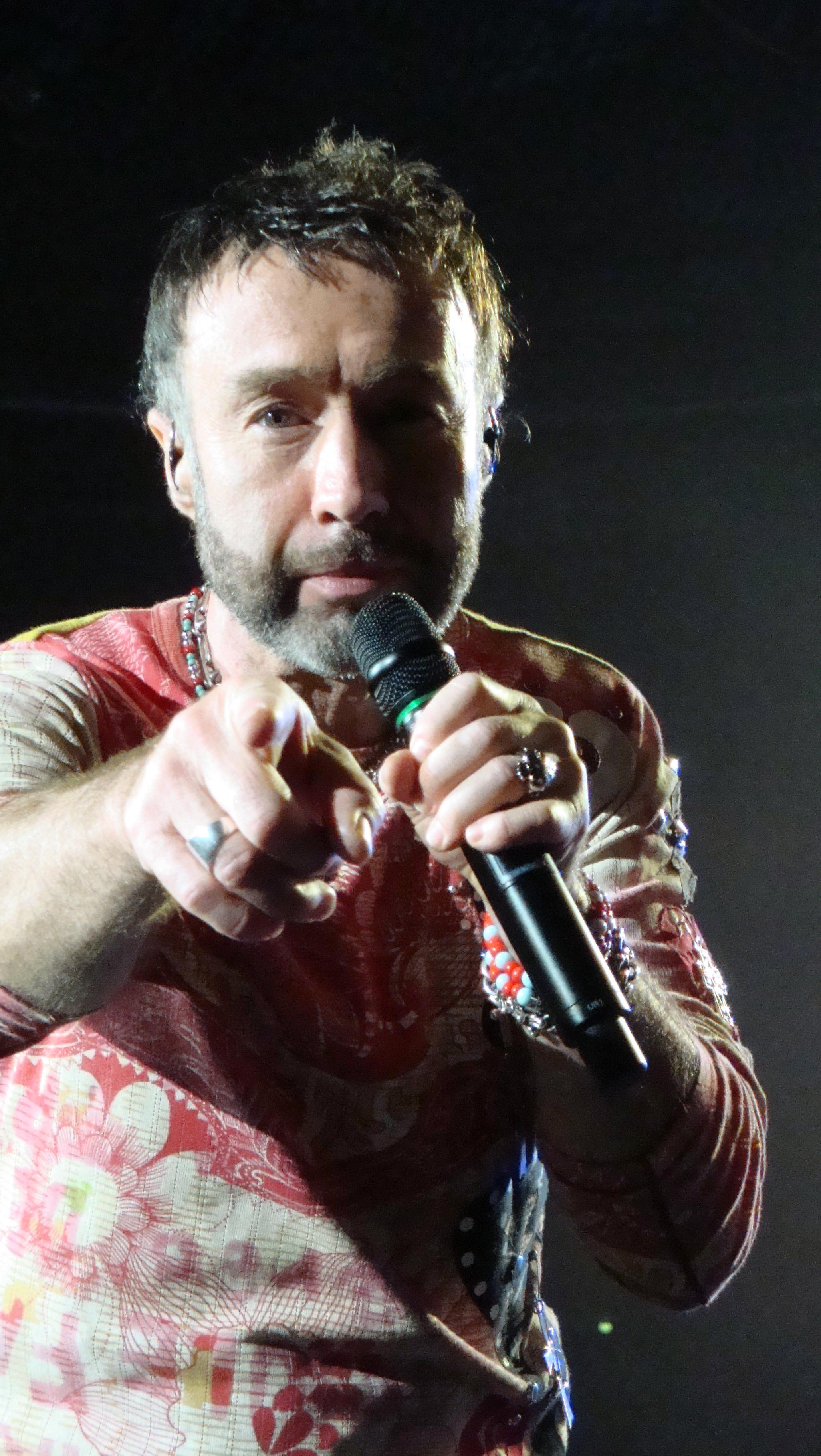 Paul Rodgers finger in Hanover 2008