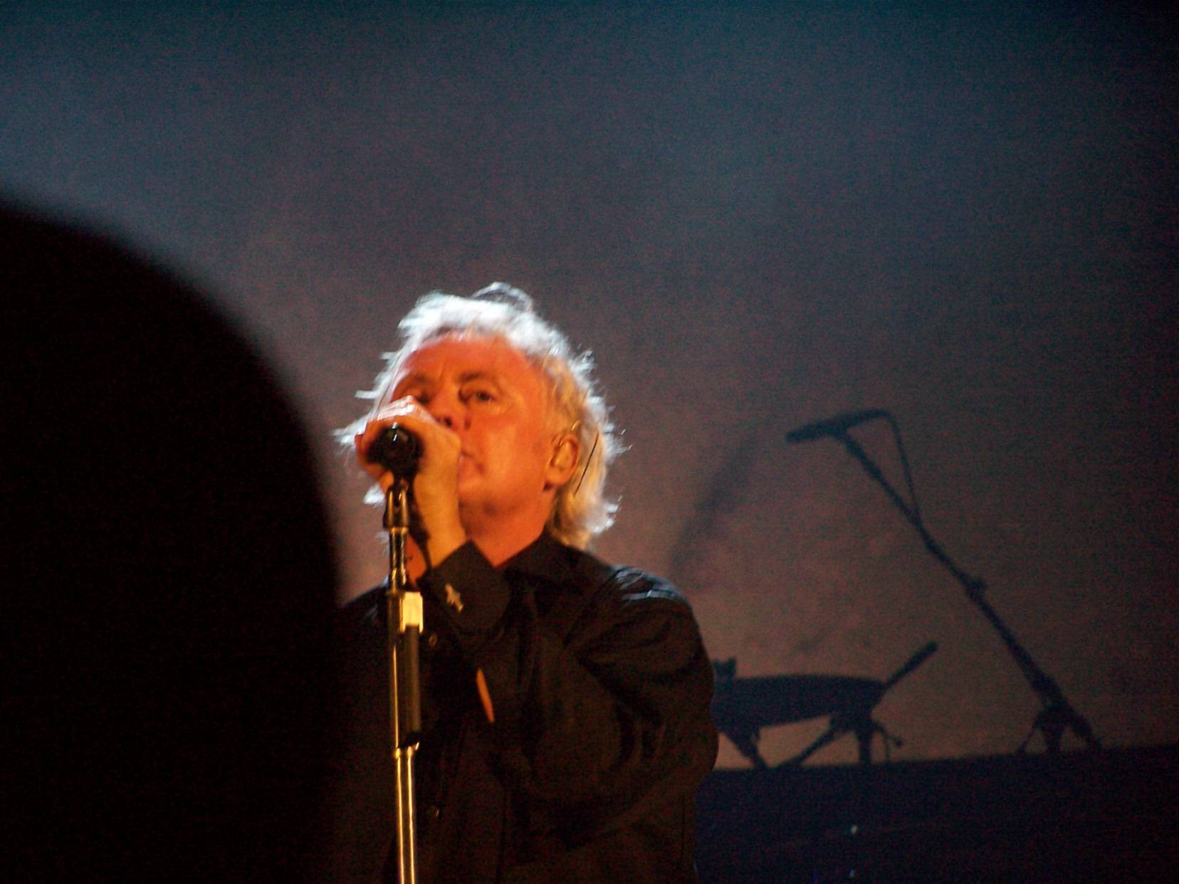 Roger sings TATTOOL at Brixton