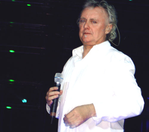 Roger looking to me. hauahauhaau