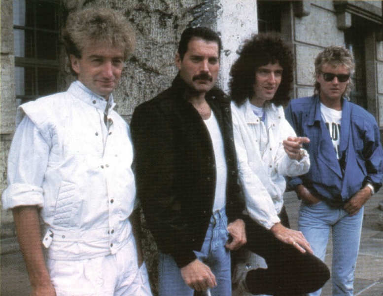 Hot! Roger, your jeans are too tight!!