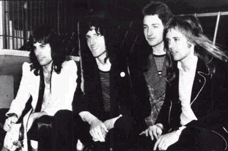 Only Bri looks at the camera; but very nice smile :D