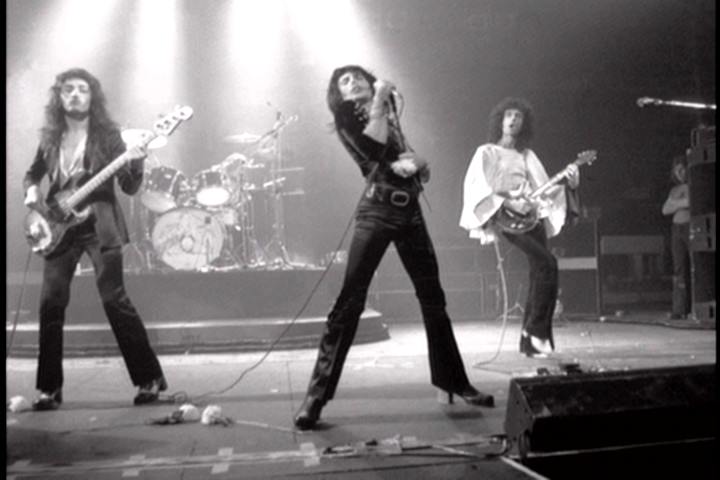 Early Queen live