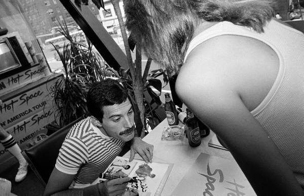 Freddie autograph session 82-4