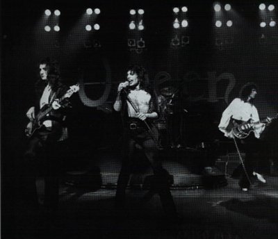 Freddie singing!!!