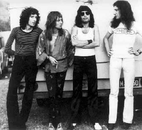 look at Freddie?!!......mmmmmm.....?!?!