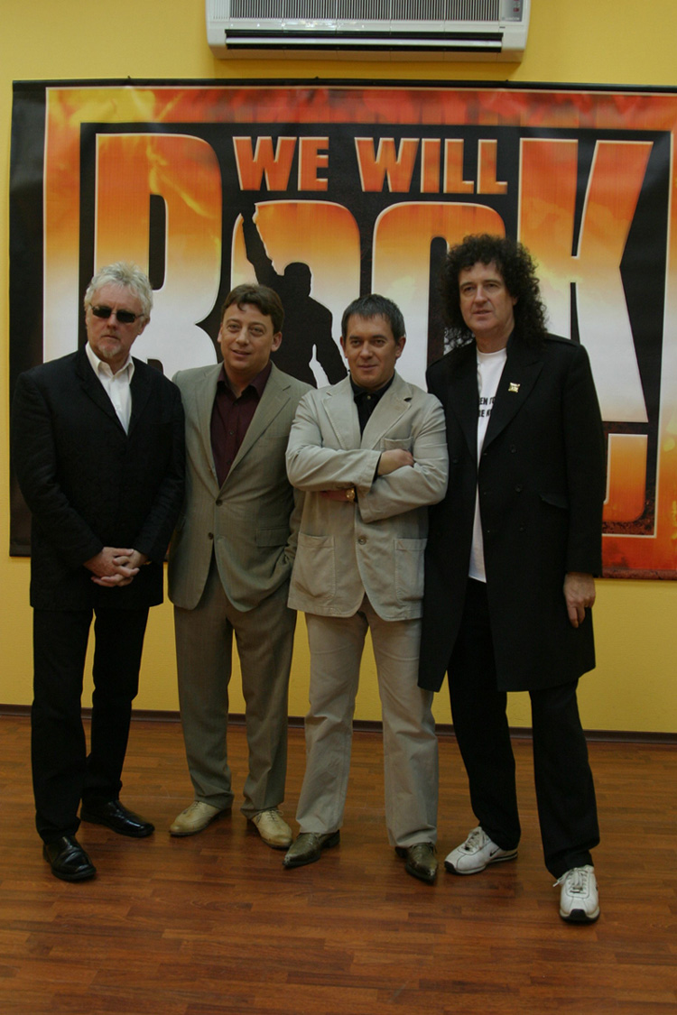 English and Russian producers of WWRY-Russia 2