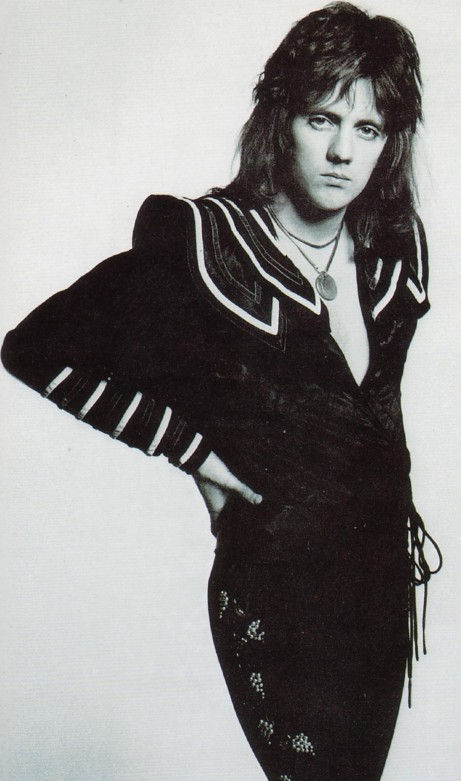 ROGER SINGING DRUMS