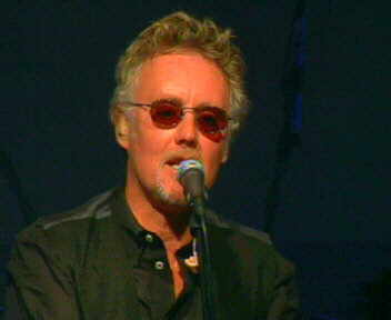 Roger Taylor Live `Surrender`