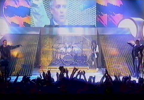 the crowd goes wild at the Brits